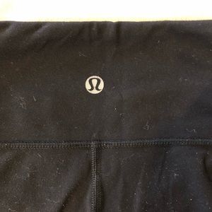 Black LuLulemon leggings Capri